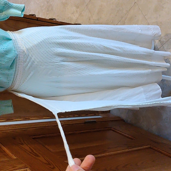 Wrap around Maxi Skirt, fits many sizes - Picture 6 of 8